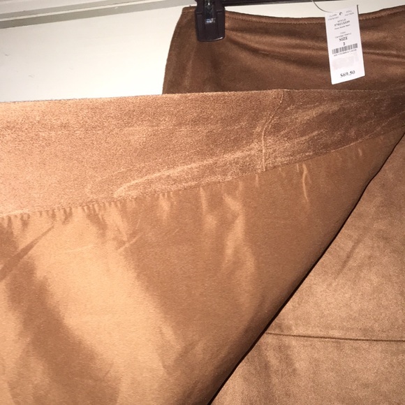 WHBM faux suede skirt NWT - Picture 3 of 4